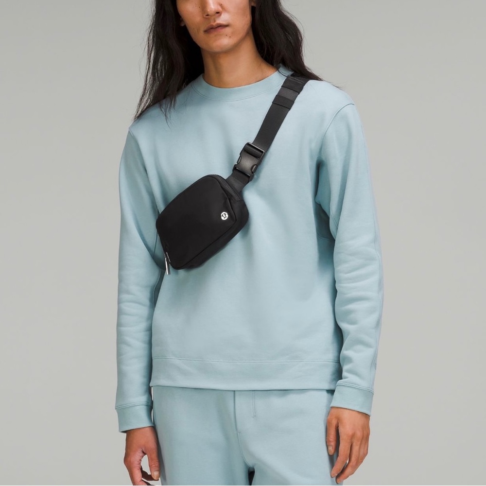 Lululemon Everywhere Belt bag